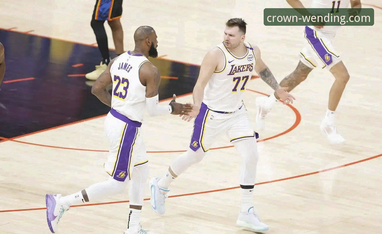 湖人137-130力克步行者：东契奇单节21分引爆全场，问鼎娱乐随时随地玩转赛事深度解析